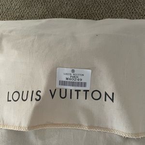 Louis Vuitton MM Artsy handbag.